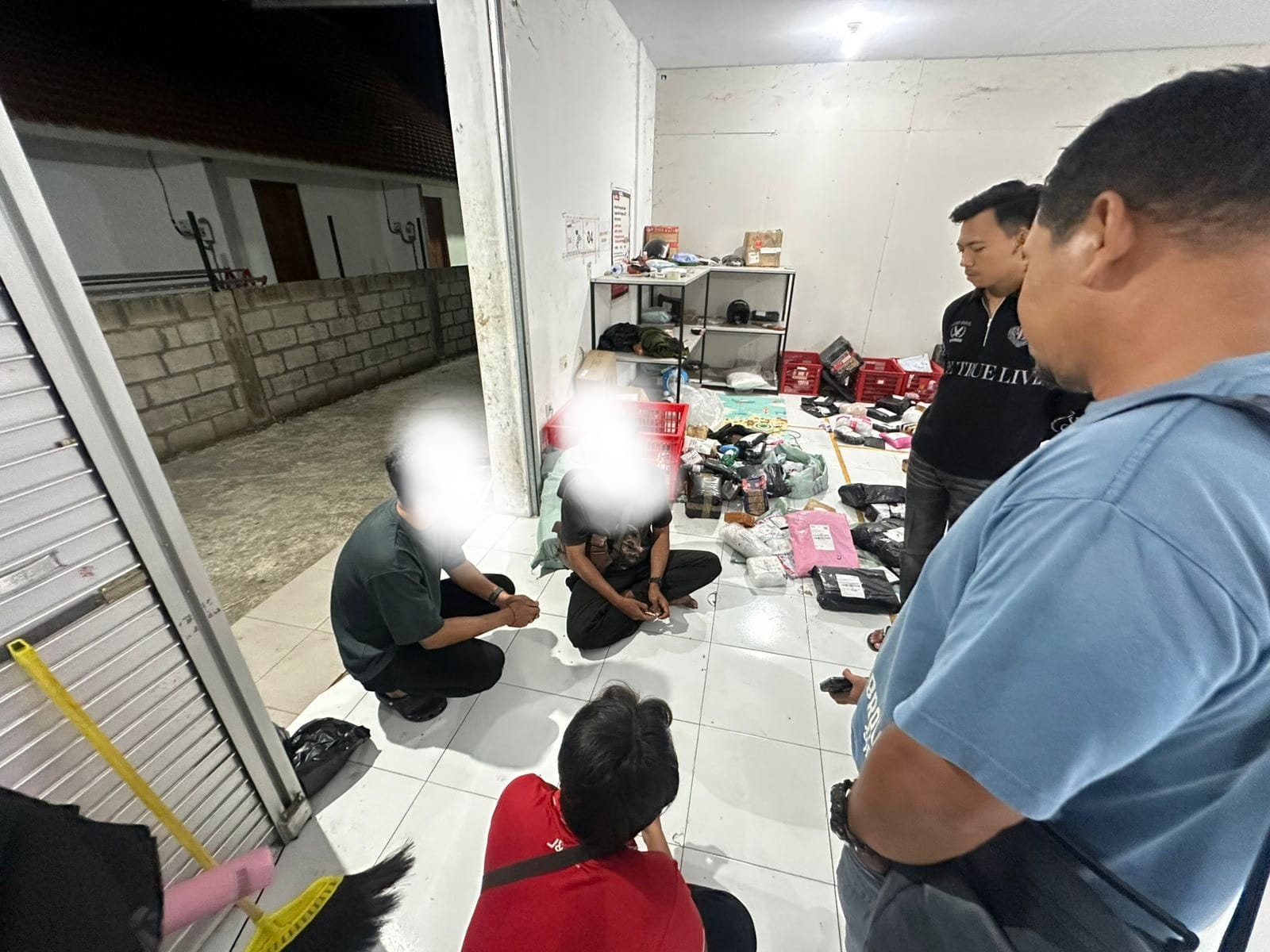 Dua kurir yang menjadi tersangka masing-masing berinisial FR, 38, warga Kusamba, Kecamatan Dawan dan KR, 25,warga Desa Sindu Wati, Kecamatan Sidemen, Karangasem telah diamankan.