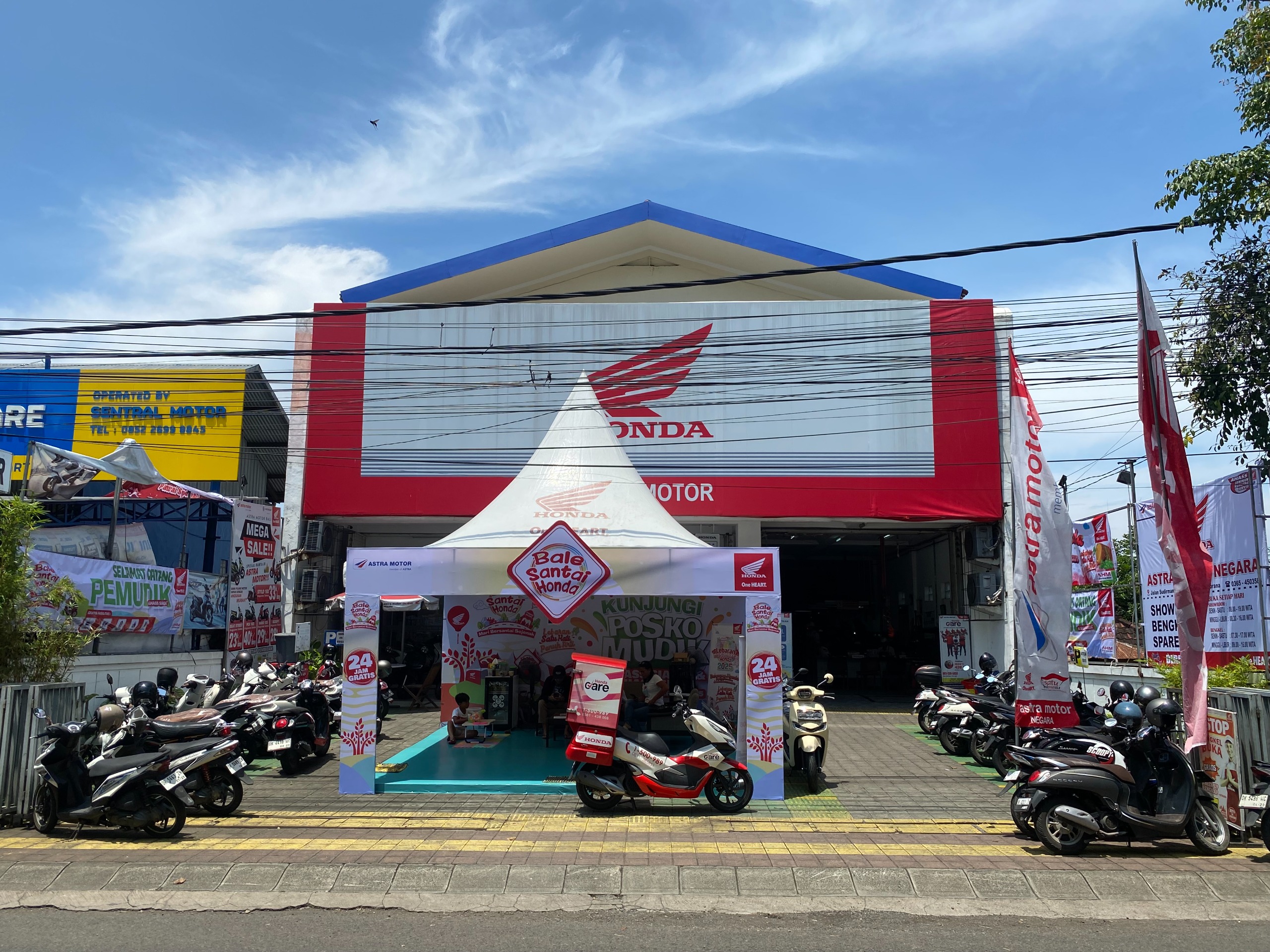 Layanan AHASS Siaga+ tahun ini berlokasi di AHASS Astra Motor Negara, Jl. Jenderal Sudirman No.44, Pendem, Kecamatan Negara, Kabupaten Jembrana.    