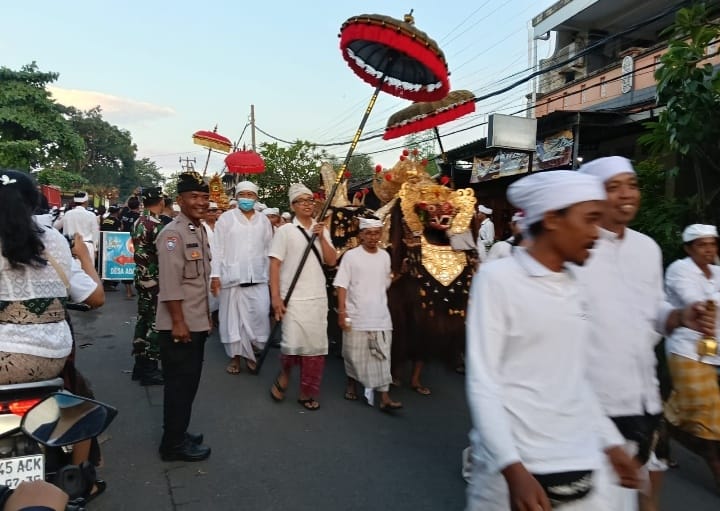 Melasti memiliki makna penyucian diri lahir dan batin, sekaligus membersihkan simbol-simbol suci pura dari unsur negatif sebelum memasuki tahun baru Caka.