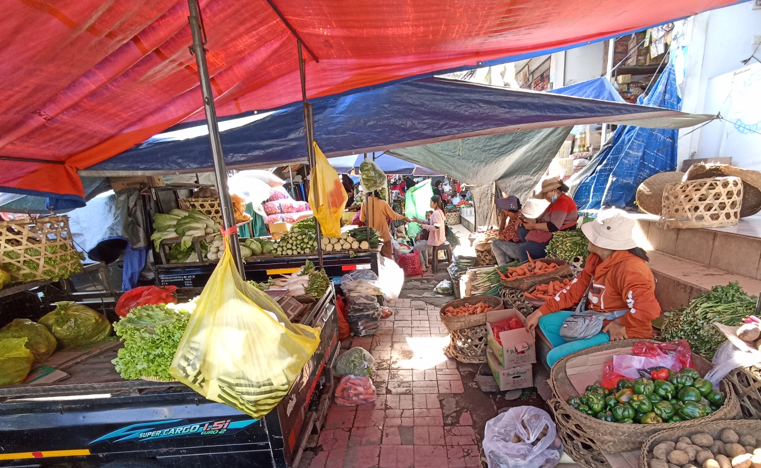 Pedagang di Pasar -pasar tradisional yang ada di Denpasar diminta bawa pulang sampah ke rumah masing-masing. 