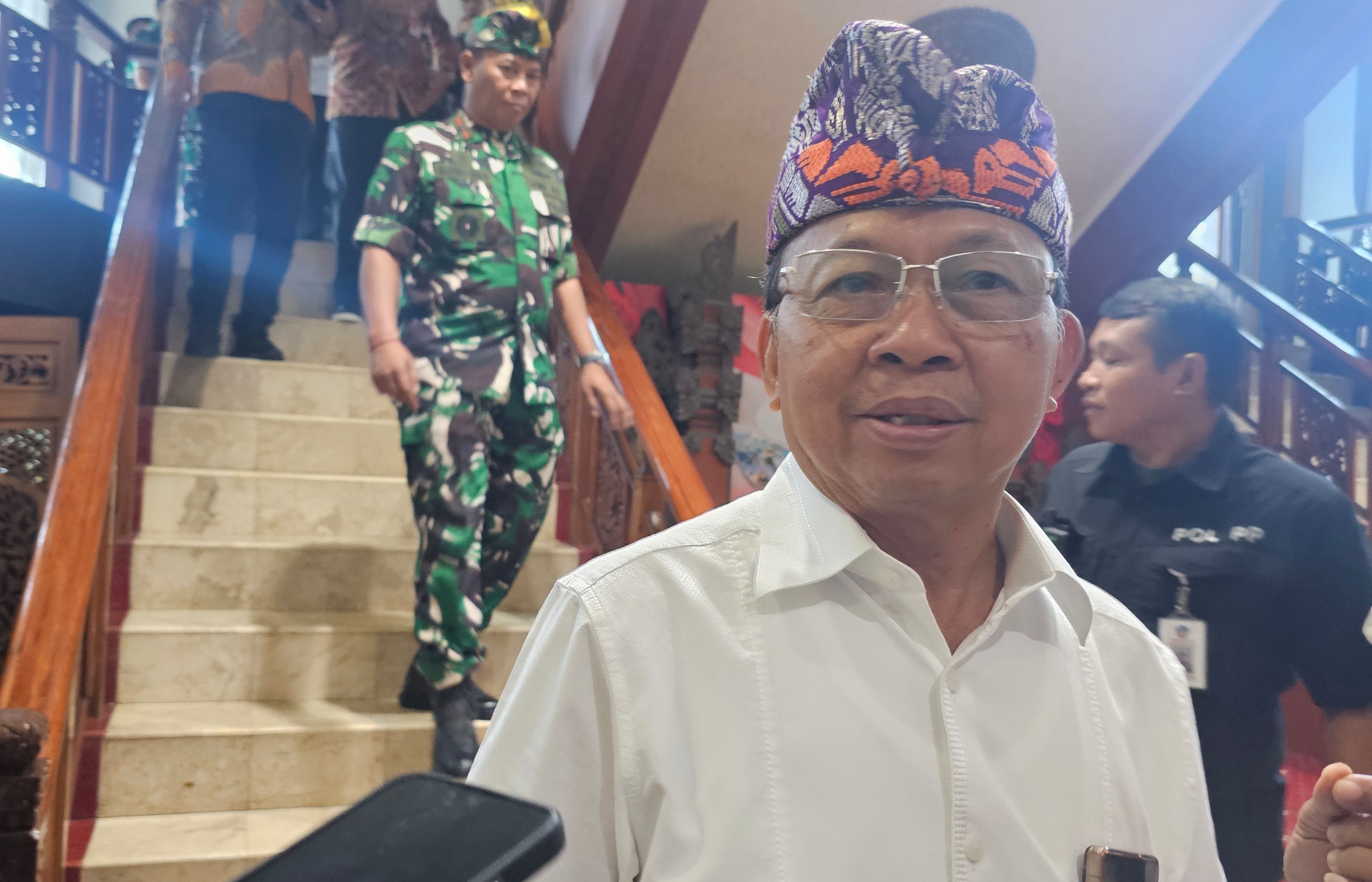 Gubernur Bali Wayan Koster mengklarifikasi panggilan tujuh pejabat lingkup Pemprov Bali oleh Kejaksaan Agung (Kejagung).