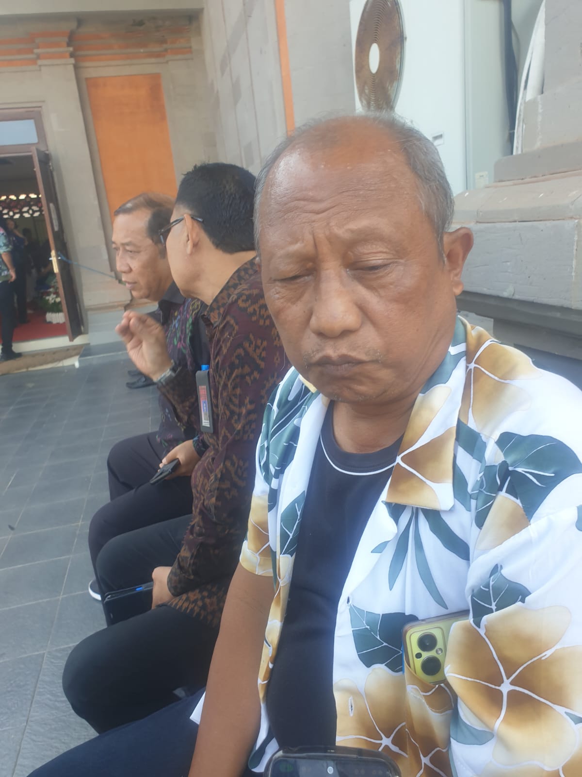 Mantan Kadis Kehutanan dan Lingkungan Hidup, I Made Teja ditetapkan sebagai tersangka kasus pencemaran lingkungan di TPA Suwung.  