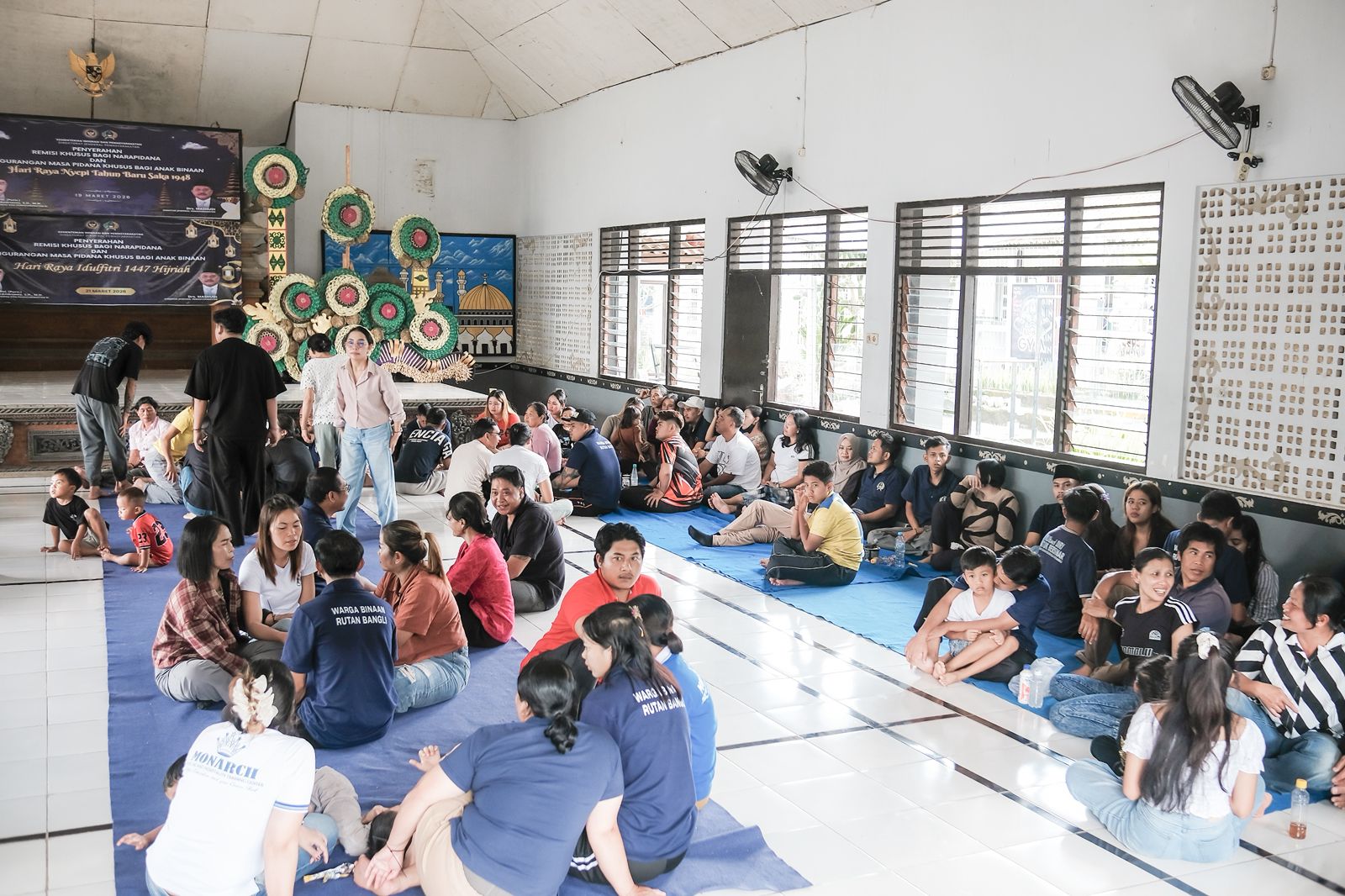 Warga Binaan Rutan Bangli Bisa saat bertemu keluarga. Mereka mendapatkan remisi Idul Fitri. 