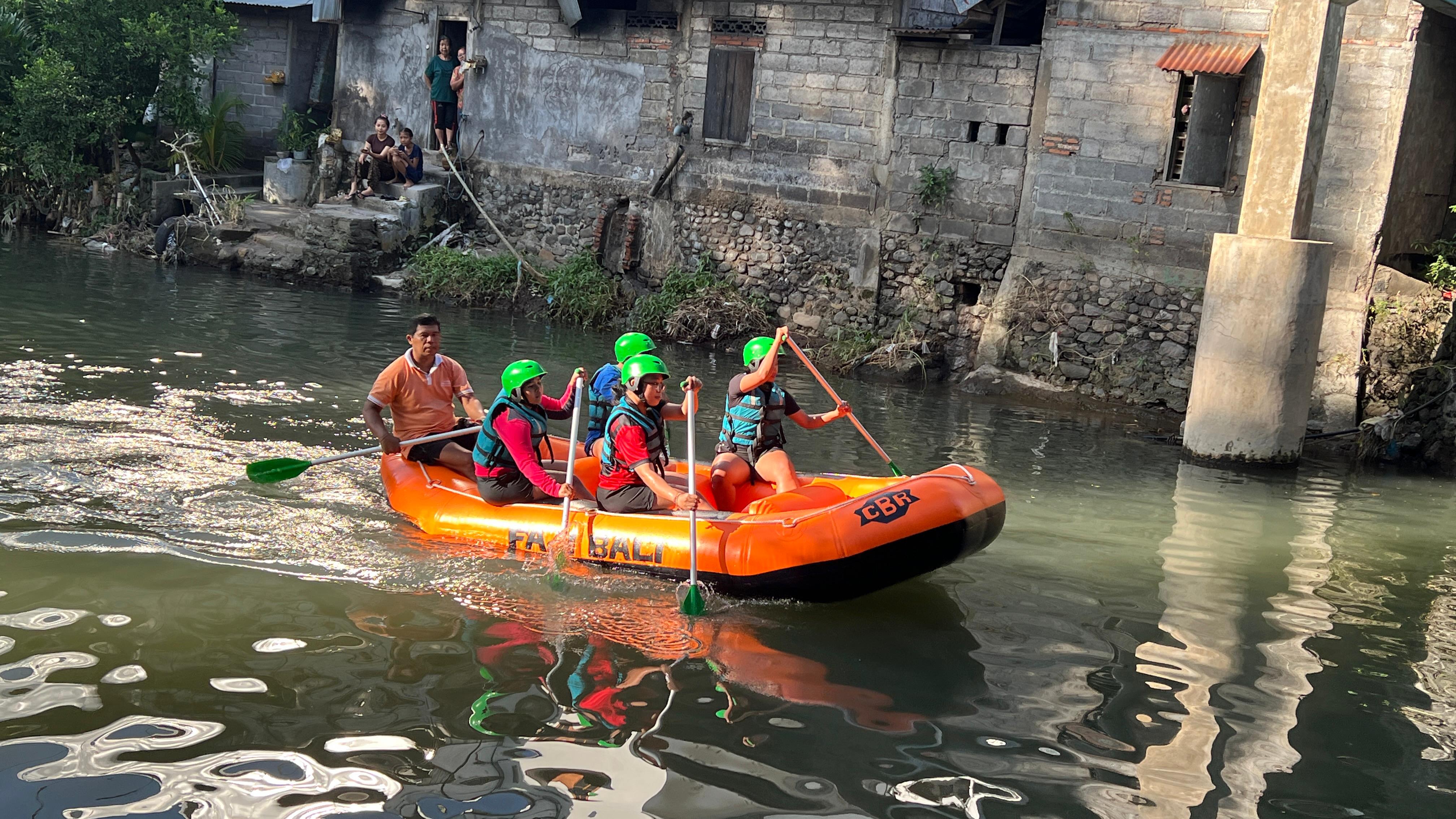 Atlet Arung Jeram Buleleng genjot latihan jelang Kejurda Bali 2026.   