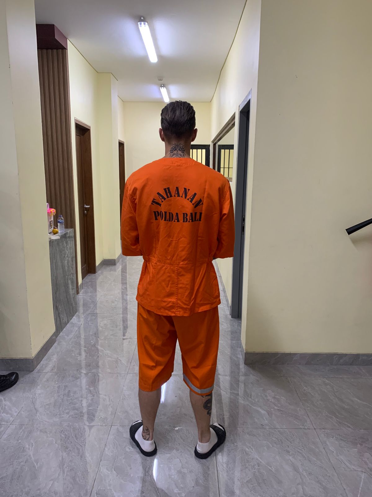 Polda Bali menetapkan warga negara asing (WNA) asal Swiss, Luzian Andrin Zgraggen, sebagai tersangka dalam kasus dugaan tindak pidana terhadap agama dan kepercayaan.