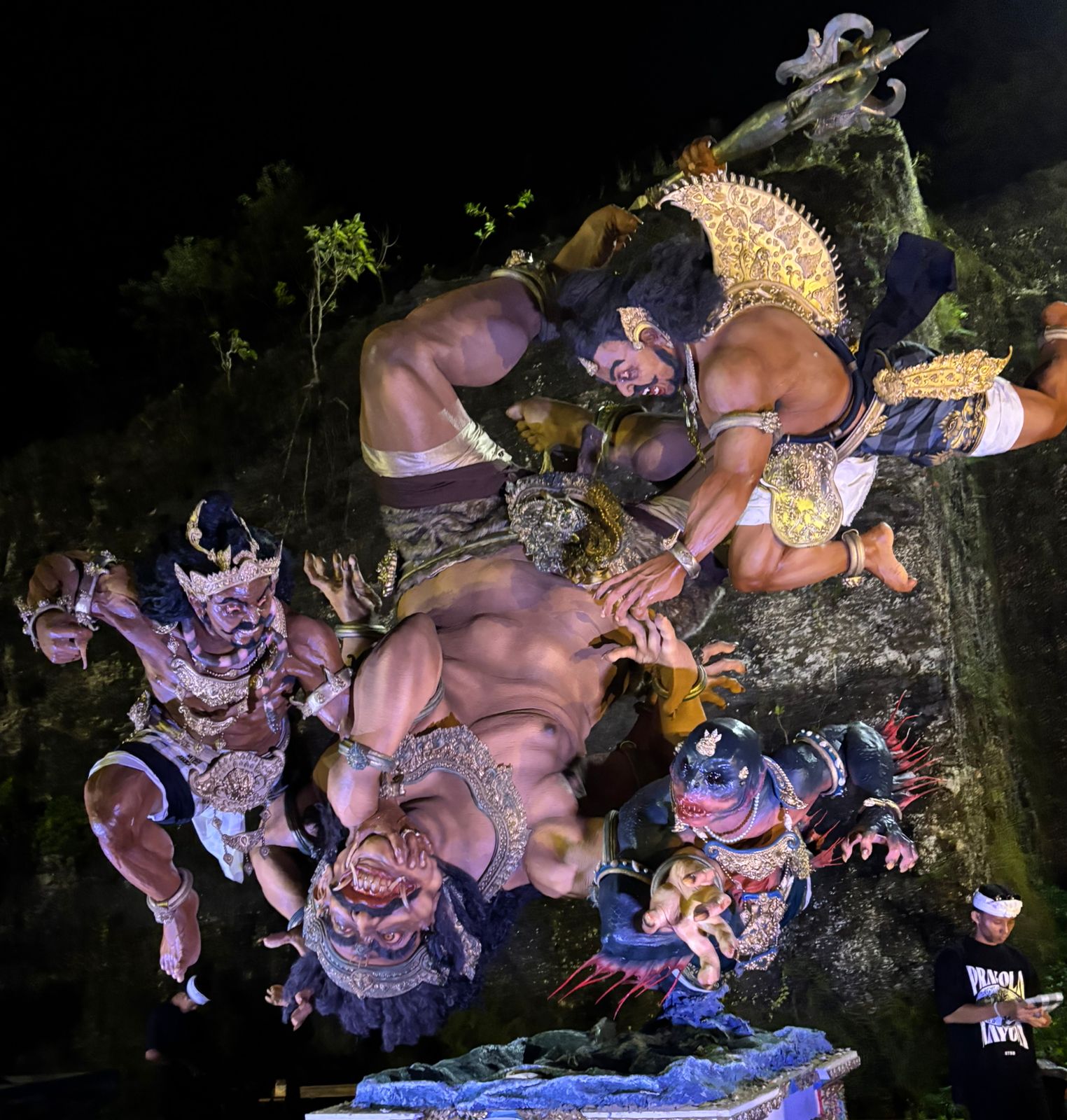OGOH-OGOH: Juara II diraih oleh ST Setya Budhi Banjar Ubung, Jimbaran, Kuta Selatan dengan tema ogoh-ogoh &rdquo;Pragola Mayuda Pralaya&rdquo;
