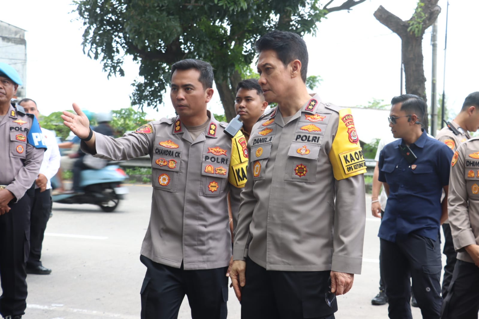 Kapolda Bali Irjen. Pol. Daniel Adityajaya mengecek Pos Pelayanan Zebra Masceti, Desa Medahan, Kecamatan Blahbatuh, pada Senin (23/3) siang.