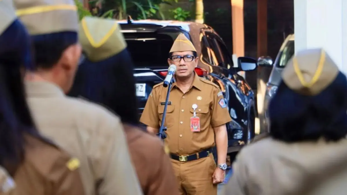 Apel pegawai Pemkot Denpasar bersama Setda Kota Denpasar Edi Mulya. (Foto Adrian Suwanto)