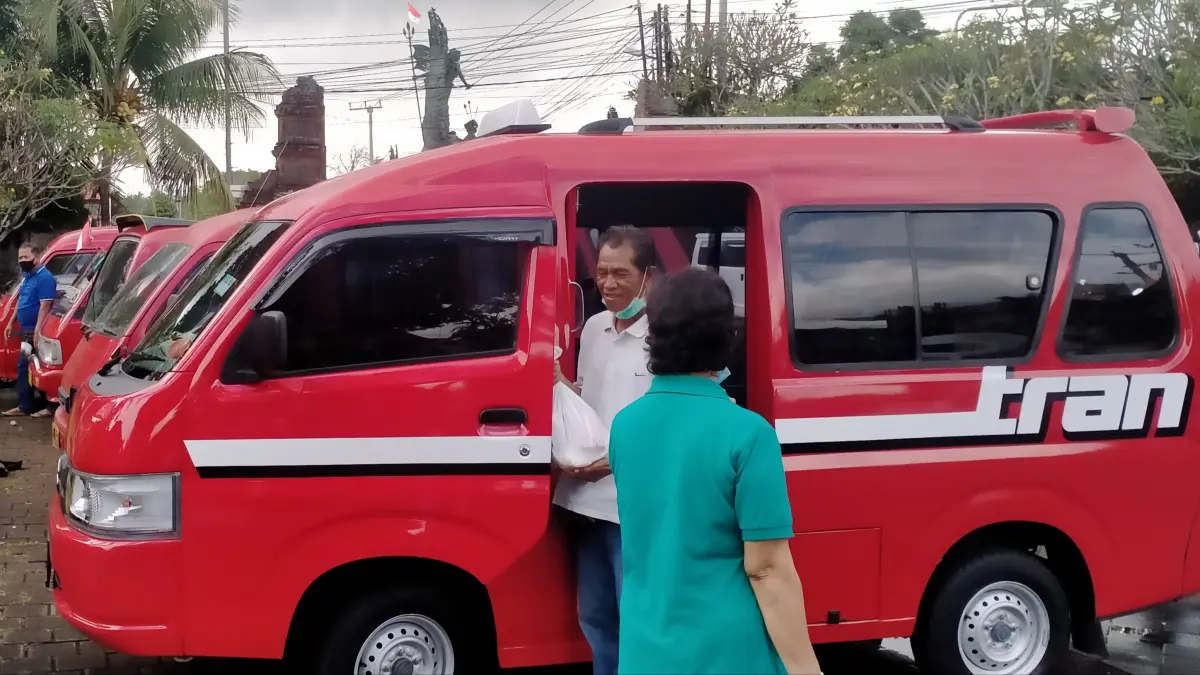 Layanan angkutan trans siswa gratis di Tabanan. (Foto Juliadi) 