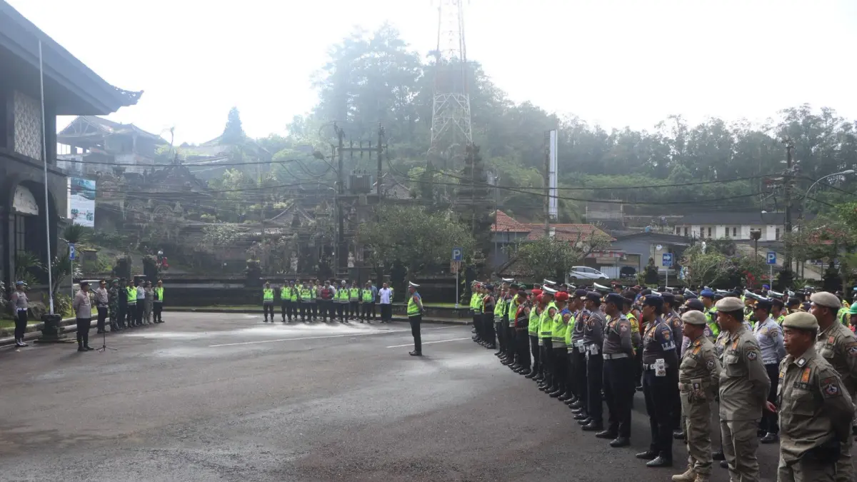 Polres Bangli menggelar apel kesiapan pengamanan rangkaian Karya Pujawali Ngusaba Kedasa Caka 1948 Pura Ulun Danu Batur. (Istimewa) 