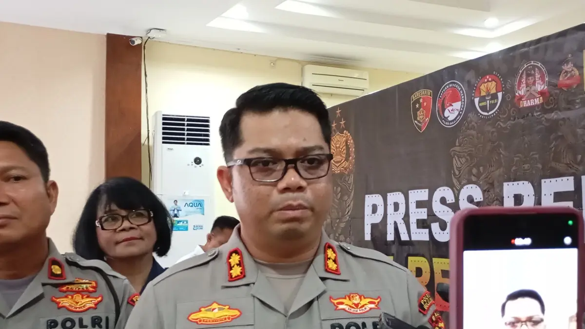 Kapolres Buleleng, AKBP Ruzi Gusman saat memberikan keterangan terkait perkembangan kasus di Panti Asuhan Ganesha Sevanam. (Foto Junior) 