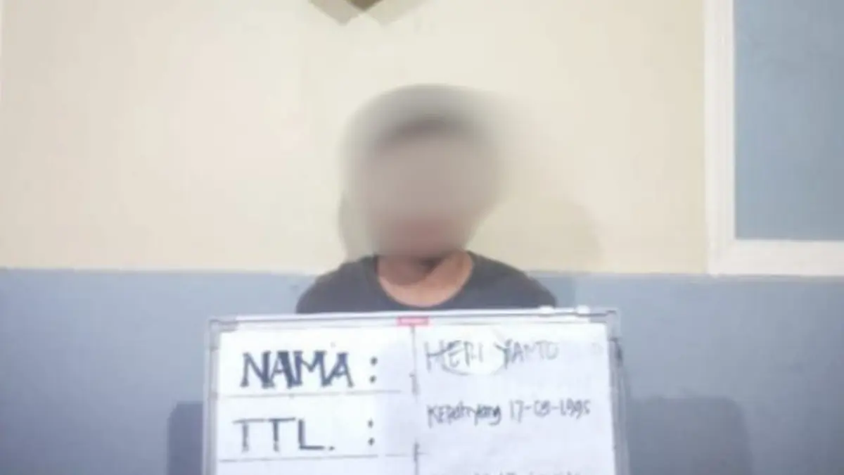Pelaku Heri Yanto saat diamankan pihak kepolisian usai melakukan aksi pencurian disertai kekerasan di laundry. ( Foto Polresta Denpasar) 