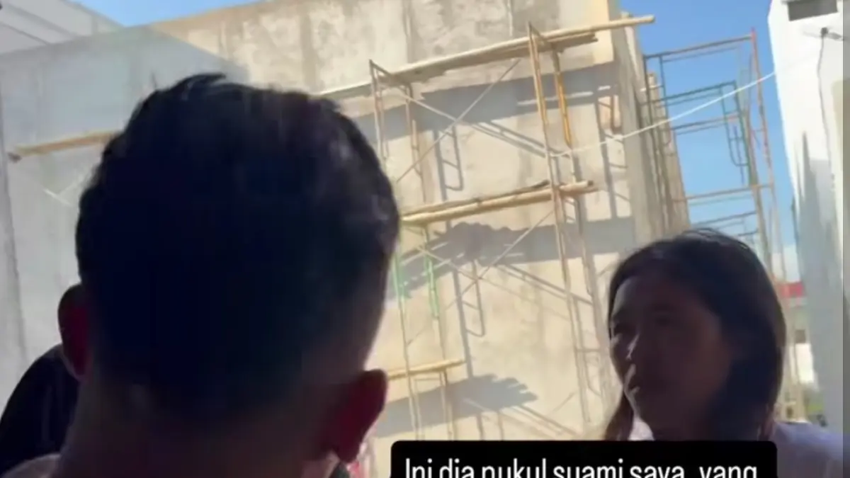 Tangkapan layar momen penganiayaan yang melibatkan WNA asal Italia terhadap warga lokal di Denpasar yang viral di media sosial. (Foto Screenshot Instagram) 