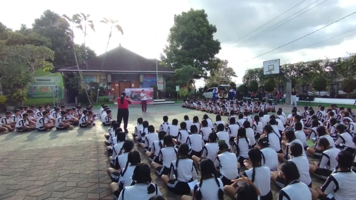 Kegiatan edukasi berkendara diikuti ratusan siswa SMPN 2 Banjar. (Istimewa) 