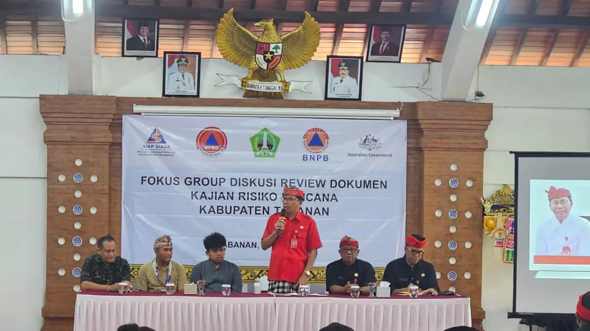 Suasana Focus Group Discussion (FGD) dalam rangka reviu Dokumen Kajian Risiko Bencana Tahun 2022–2026 Tabanan, pada Kamis (23/4) kemarin.&nbsp;(Foto Juliadi) 