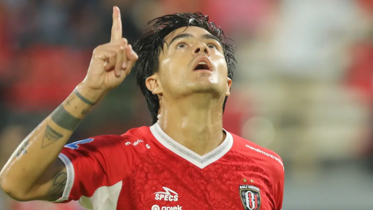 Diego Campos untuk mencetak gol pembuka untuk Bali United. (Foto Miftahuddin M. Halim) 