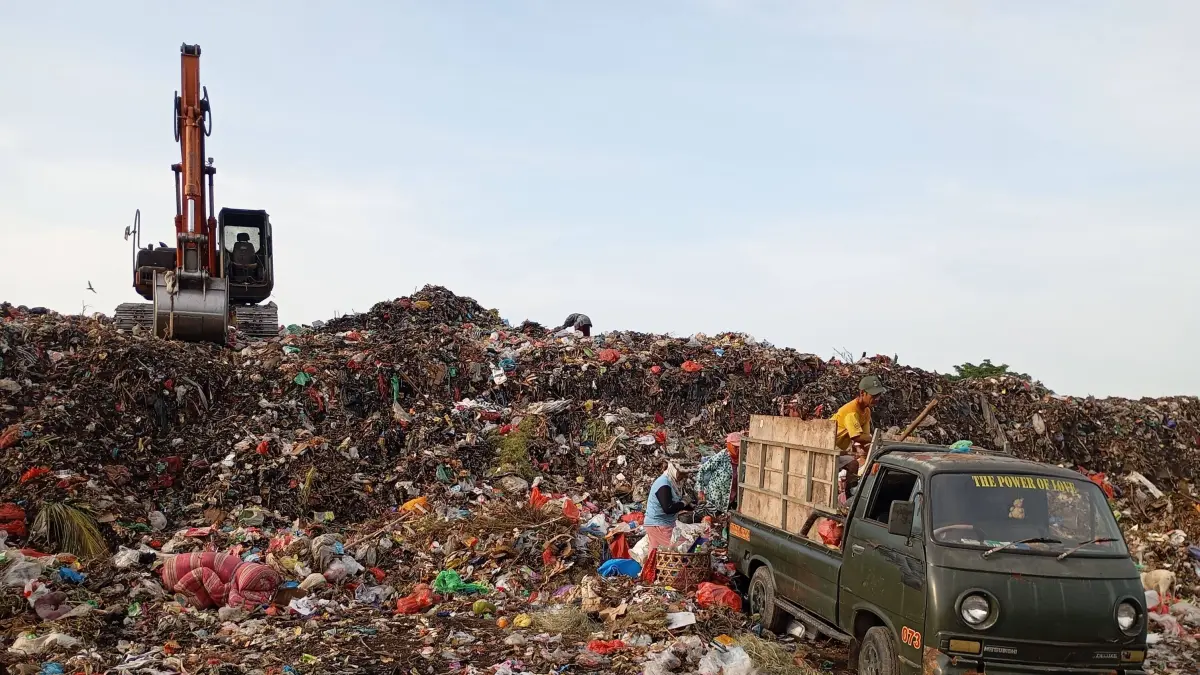 Potret TPA Bengkala. Aktivitas pembuangan sampah secara terbuka (open dumping) di sana kini resmi dilarang keras oleh Kementerian Lingkungan Hidup. (Foto Junior) 