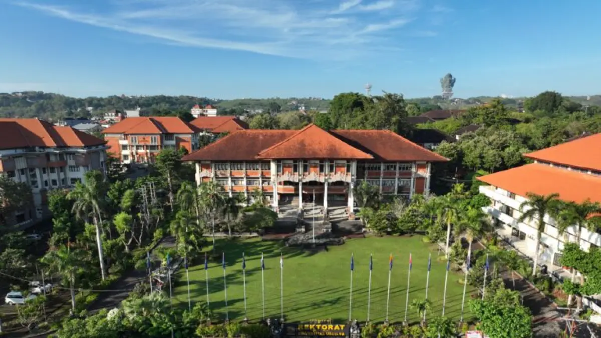 Universitas Udayana (Unud). Kementerian Pendidikan Tinggi, Sains, dan Teknologi (Kemendikti Saintek) untuk mengevaluasi dan menutup program studi (prodi) yang dianggap tidak relevan dengan kebutuhan industri mendapat tanggapan. (Foto Unud) 