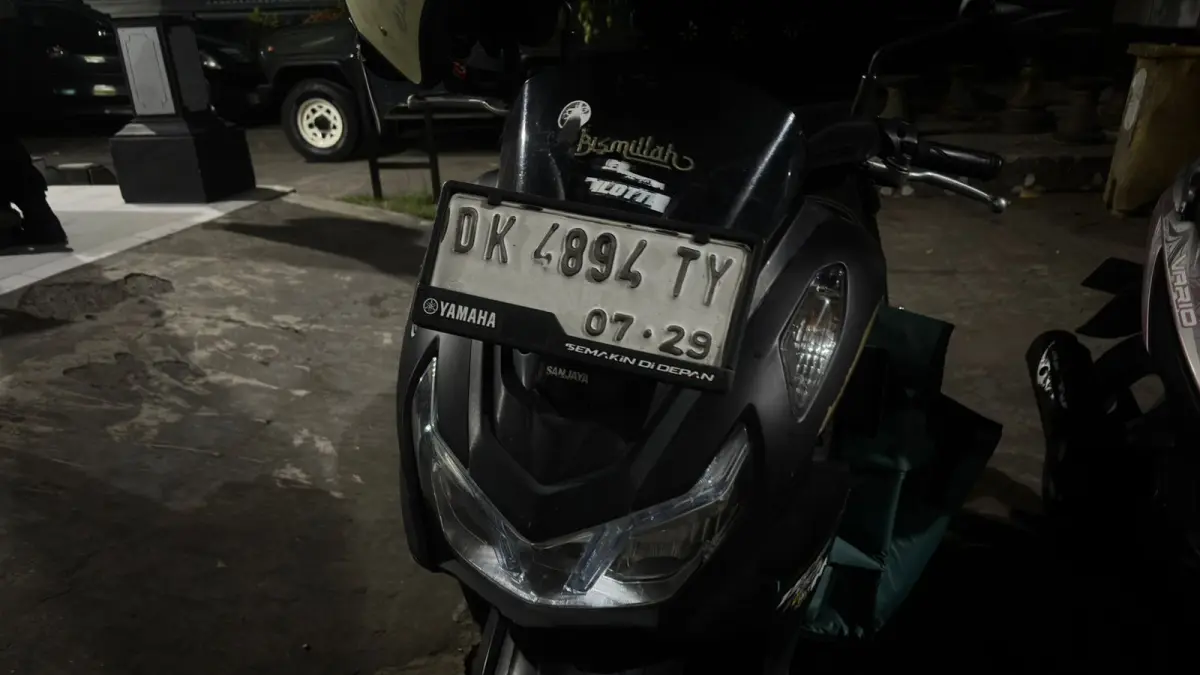 Barang bukti sepeda motor yang diduga hasil penggelapan diamankan petugas.(Foto Polsek Gilimanuk)&nbsp;
