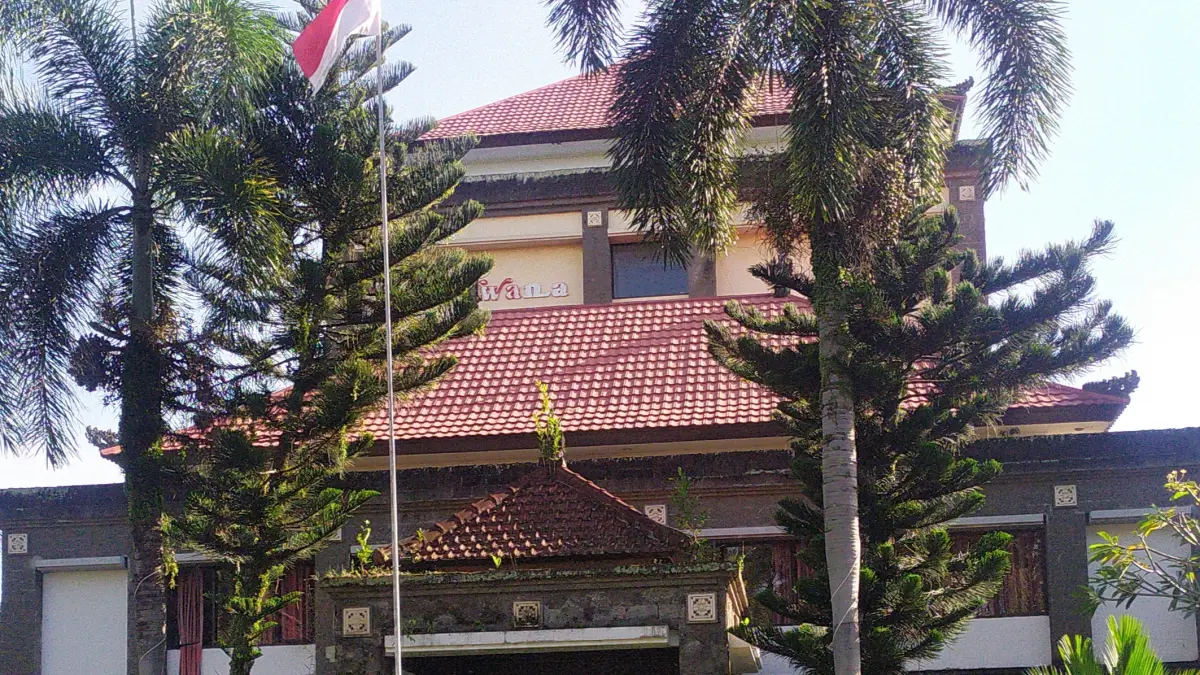 Kondisi Hotel Jimbarwana, aset milik Pemkab Jembrana yang sebelumnya disewa pihak ketiga dan sempat tidak terawat. (Foto M. Basir) 