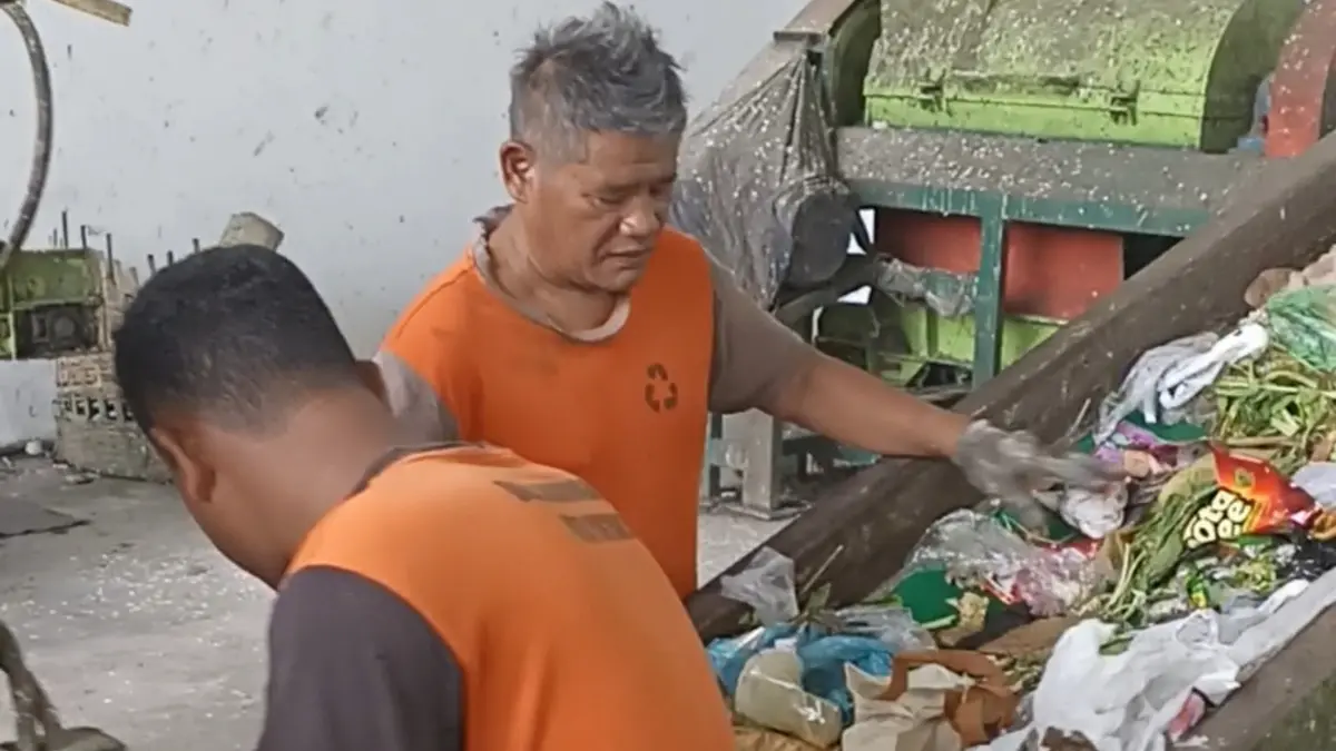 Kebersihan lingkungan sangat bergantung pada kedisiplinan warga, dimulai dari pengelolaan sampah di tingkat rumah tangga.(Foto Adrian Suwanto)&nbsp;

&nbsp;