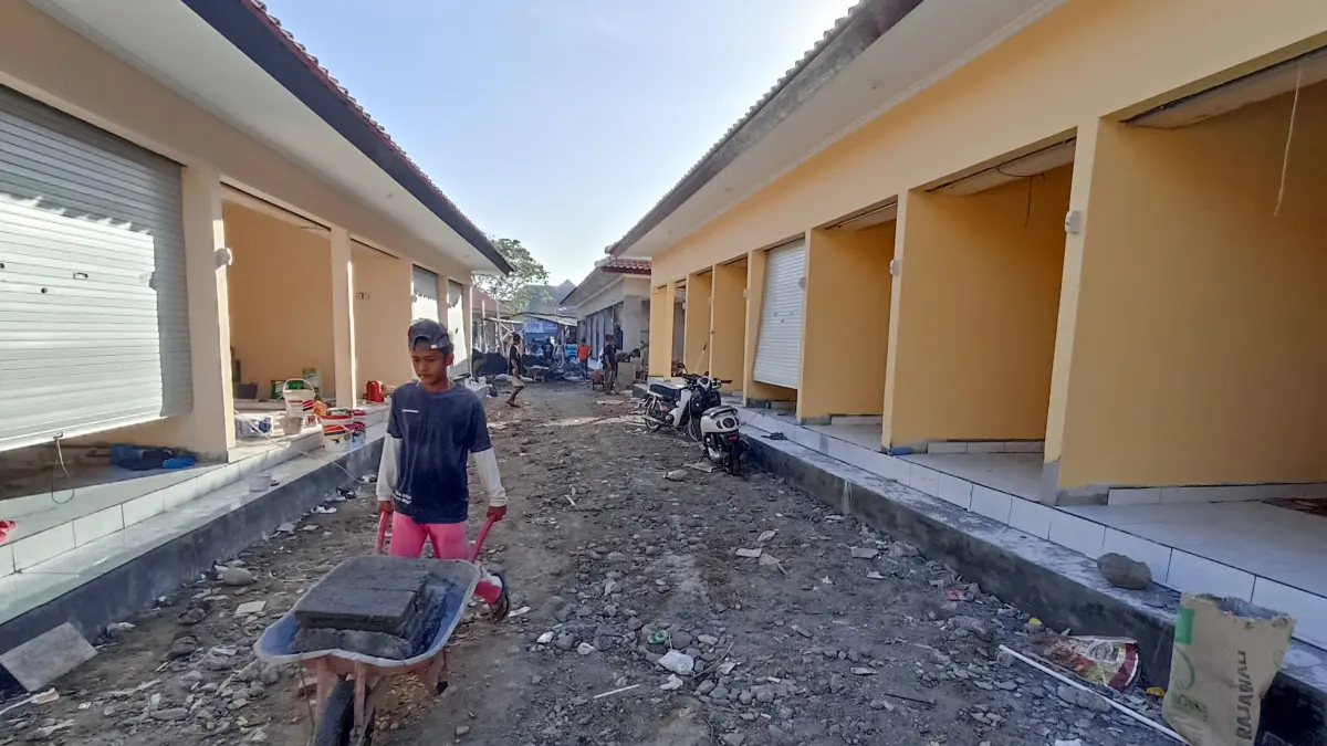 Proses revitalisasi Pasar Anyar Sari, Batukandik, Denpasar yang kini telah mencapai tahap 90 persen.(Foto Adrian Suwanto)&nbsp;