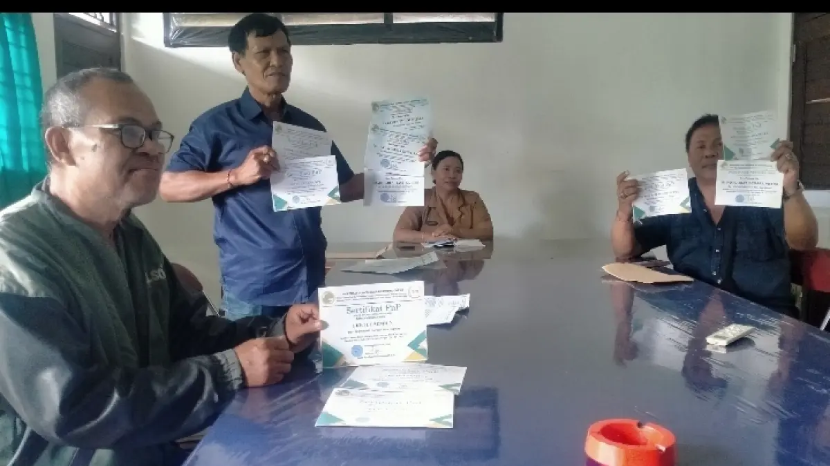 Suasana saat para nasabah mengadukan kasus dugaan penipuan investasi ke kantor Dinas Koperasi, UKM, dan Tenaga Kerja Kabupaten Tabanan, Senin (11/5) kemarin. (Foto Juliadi)&nbsp;