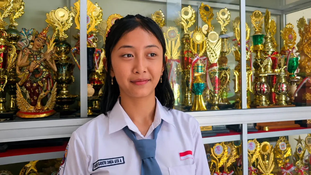 Ni Komang Gayatri Dinda Gita Arsani, siswi SMA Negeri 1 Kubu yang berhasil lolos seleksi nasional menjadi anggota Pasukan Pengibar Bendera Pusaka (Paskibraka) tahun 2026.(Foto Zulfika Rahman)&nbsp;