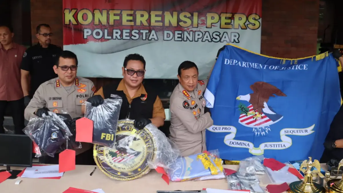 Polresta Denpasar dan Polsek Kuta berhasil menggagalkan pendirian pusat operasi kejahatan scamming atau penipuan daring lintas negara di wilayah Badung. (Foto Adrian Suwanto) 