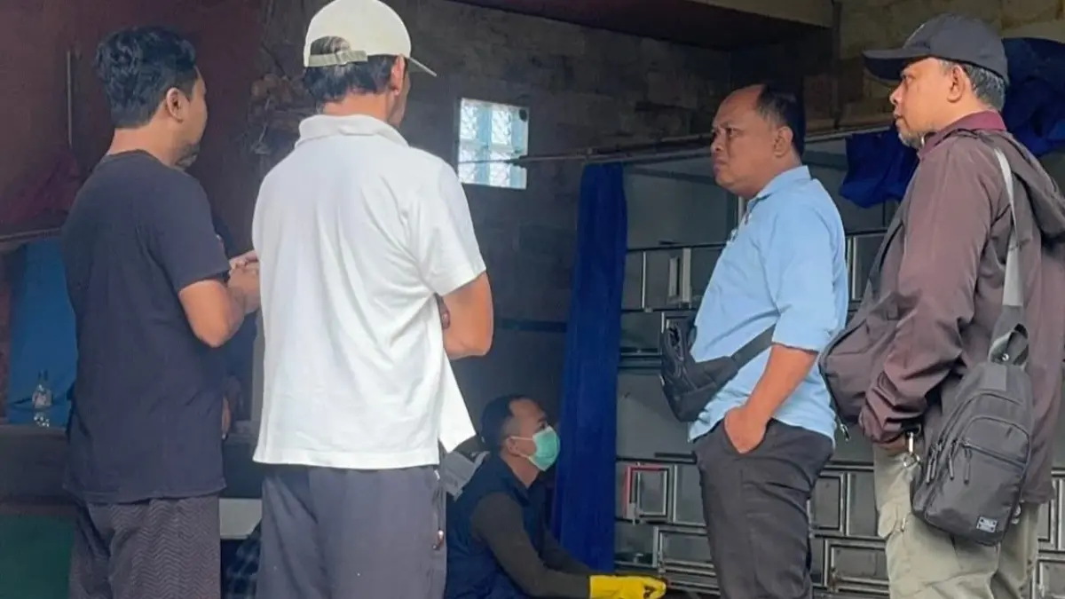Tim Satreskrim Polres Tabanan melakukan olah tempat kejadian perkara (TKP) di lokasi pencurian burung di Banjar Abianlalang, Desa Wanasari, Kecamatan Tabanan. (Istimewa) 