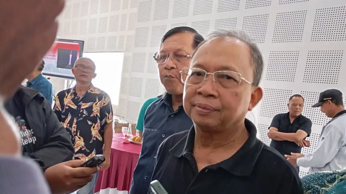 Gubernur Bali, Wayan Koster, saat berada di kawasan Turyapada Tower usai bertemu warga membahas rencana pembebasan lahan dan pemberdayaan ekonomi masyarakat sekitar menara tersebut.(Foto Junior)&nbsp;
&nbsp;