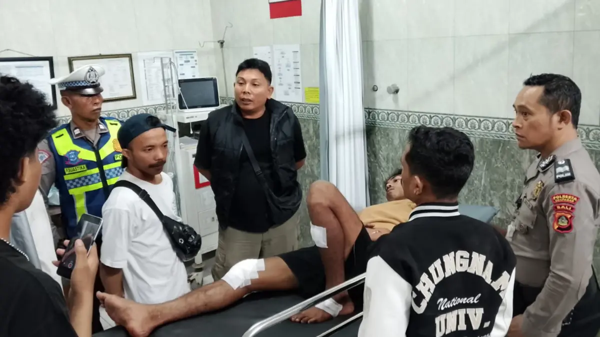 Situasi di Unit Gawat Darurat (IGD) RSU Dharma Yadnya, Jalan WR Supratman No. 256, Tohpati, Kesiman Kertalangu, sempat ricuh pada Selasa (19/5) dini hari. (Foto Adrian Suwanto) 