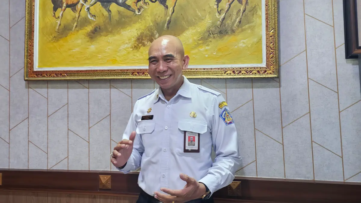 Kepala Badan Kepegawaian dan Pengembangan Sumber Daya Manusia (BKPSDM) Provinsi Bali, I Wayan Budiasa, memberikan keterangan terkait evaluasi kebijakan Work From Home setiap hari Jumat yang telah berjalan sebulan lebih. (Foto Ni Kadek Novi Febriani)&nbsp;
