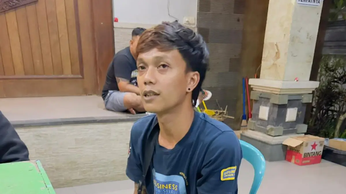  Dua warga Tabanan kedapatan buang sampah sembarangan. Mereka dikenakan sanksi sosial, (Istimewa) 