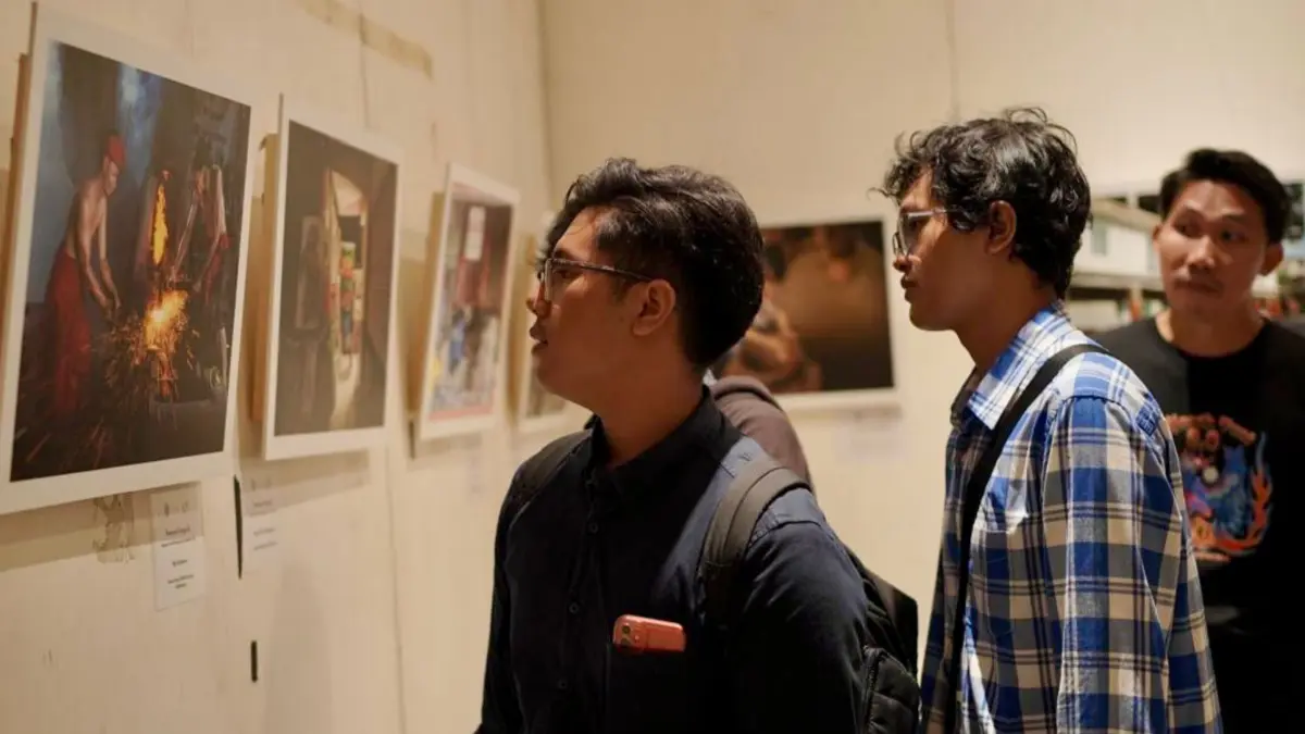 para fotografer dan sineas yang menampilkan karya-karya berkualitas tinggi, sebagaimana terlihat pada pembukaan pameran, Kamis (28/5) lalu. (Foto Adrian Suwanto) 