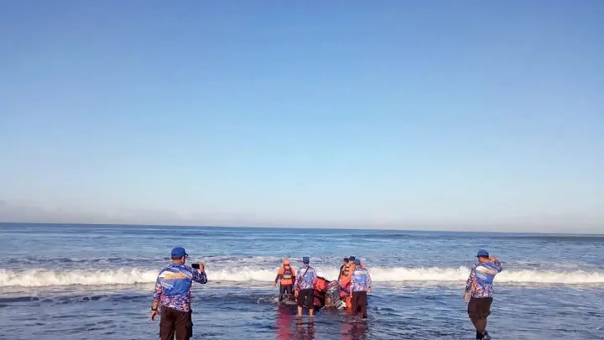 Suasana proses pencarian terhadap remaja yang hanyut di Pantai Yeh Gangga, Desa Sudimara, Tabanan. (Istimewa) 