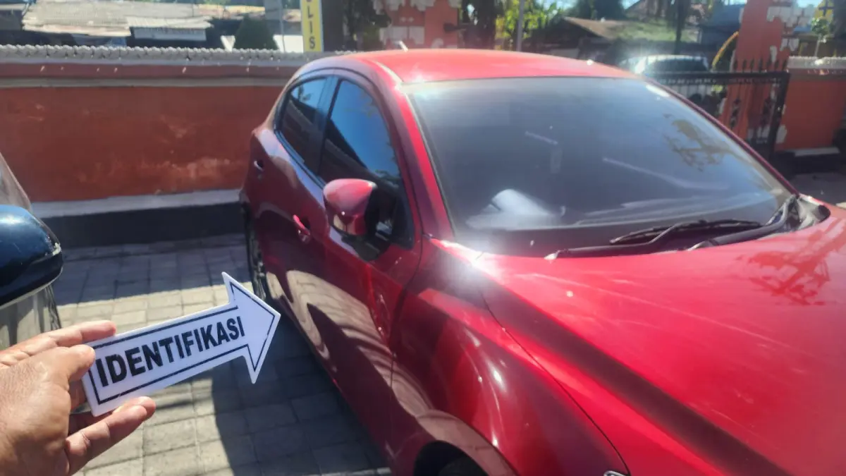 Mobil milik dokter muda di Denpasar yang nyaris dibawa kabur pelaku. Polisi kini sudah mengamankan pelaku. (Istimewa) 