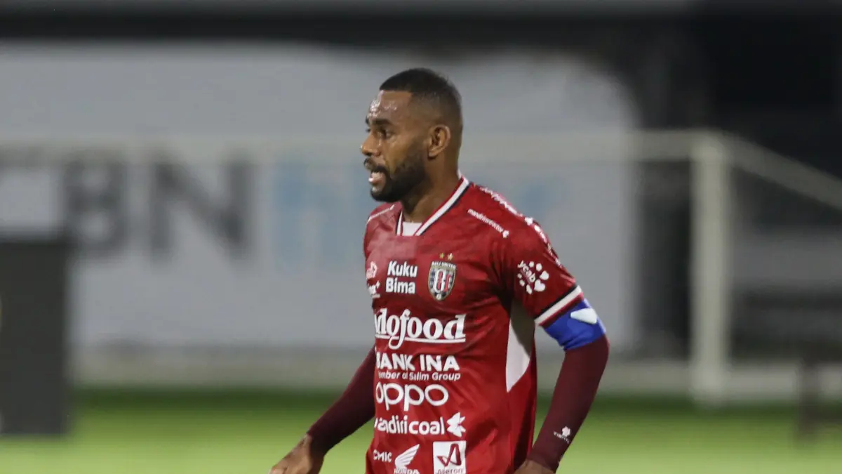 Penyerang senior Bali United, Yabes Roni Malaifani, saat beraksi membela Serdadu Tridatu dalam laga Liga 1. Ia resmi mengakhiri 11 tahun pengabdiannya bersama klub. (Foto Miftahuddin M. Halim) 
