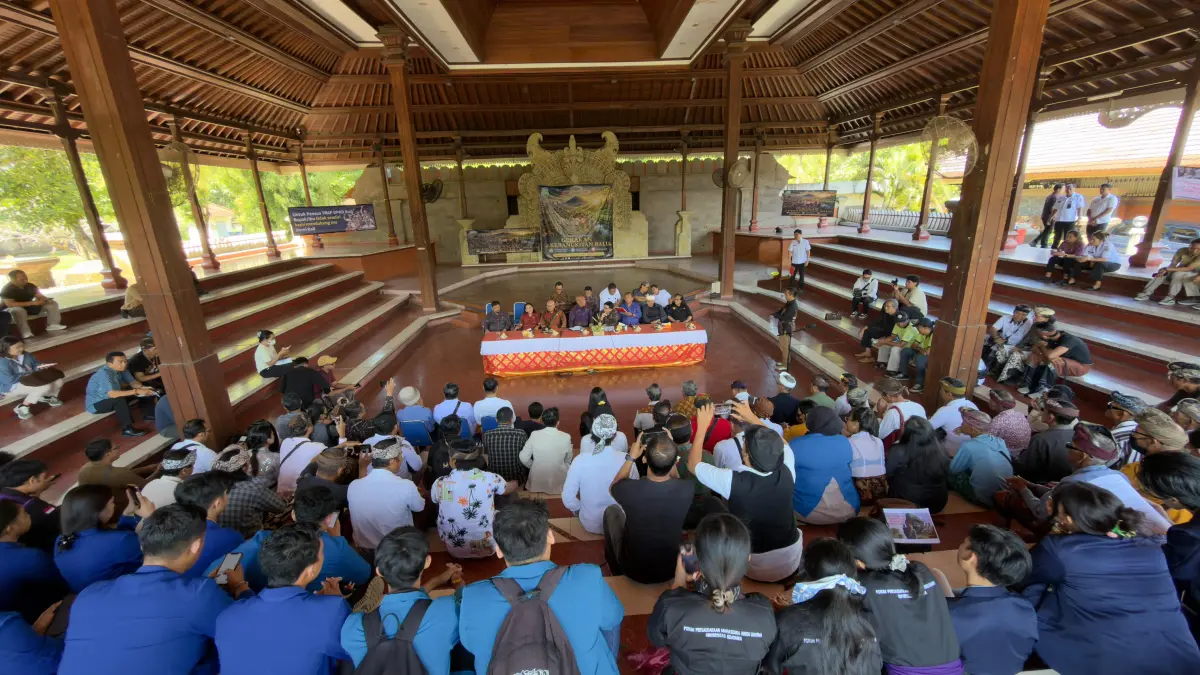 Perwakilan FOR HATI Bali saat bertemu dengan pimpinan DPRD Bali untuk menyampaikan aspirasi terkait penataan ruang dan pengelolaan pembangunan di Bali, Selasa (3/6) kemarin. (Istimewa) 
