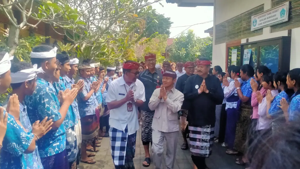 Wakil Menteri Pendidikan Dasar dan Menengah (Kemendasmen) Riza Fajar Ul Haq melakukan kunjungan kerja ke Kabupaten Tabanan, Bali, pada Kamis (4/6) kemarin. (Foto Juliadi) 