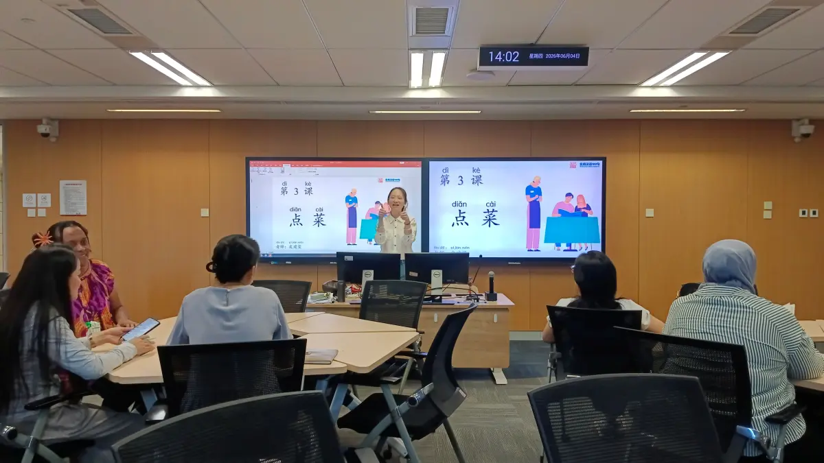 Suasana belajar bahasa Mandarin para jurnalis dari Asia Pasifik dan Eropa di Gedung Lide, Kampus Universitas Rakyat Tiongkok. (Foto Eka Prasetya) 