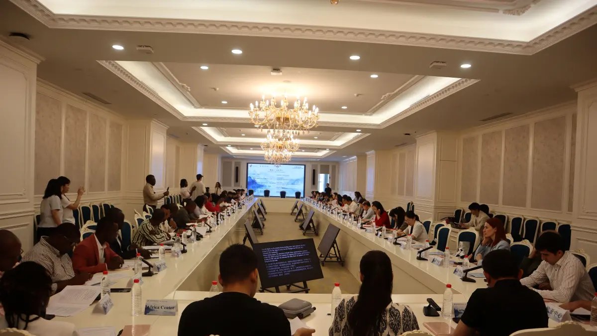 Suasana sesi dialog dan kunjungan ke museum media di Communication University of China. (Foto Eka Prasetya) 