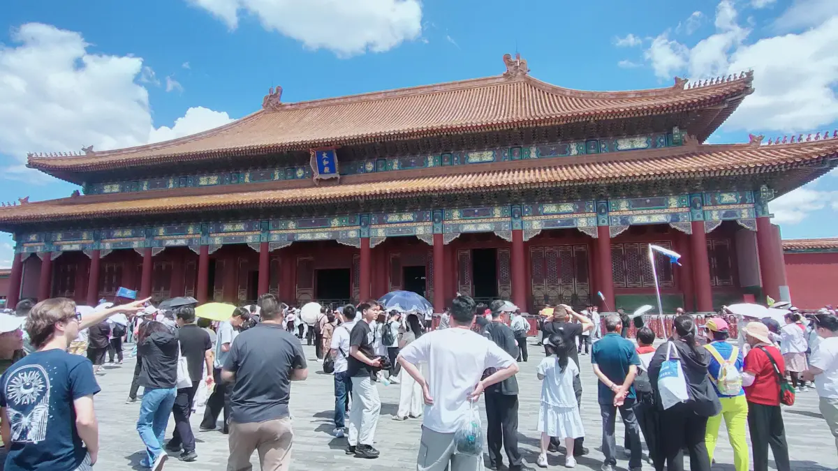 Suasana di Forbidden City, Beijing. Lokasi ini menjadi salah satu objek wisata yang menjadi rujukan bagi wisatawan domestik maupun wisatawan mancanegara di Beijing.(Foto Eka Prasetya)&nbsp;