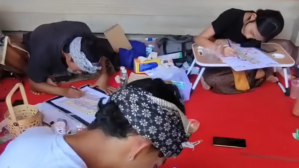Suasana Lomba Seni Lukis Wayang Klasik Bali dalam rangka Pekan Kebudayaan Bali ke-48 Tahun 2026 yang berlangsung di Art Centre Denpasar, Senin (15/6) kemarin. (Istimewa) 