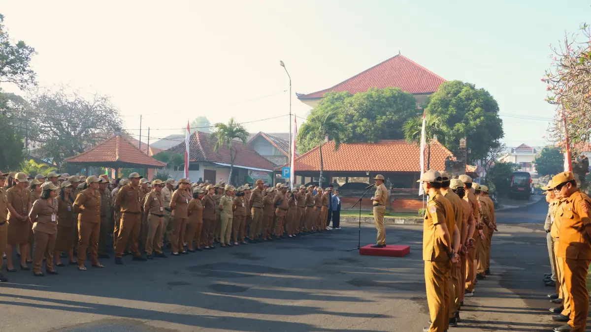 Pemerintah Kabupaten Buleleng mengusulkan penambahan ASN untuk mengisi kekosongan, mengingat sekitar 400 pegawai akan memasuki masa pensiun pada tahun ini. (Foto Pemkab Buleleng) 