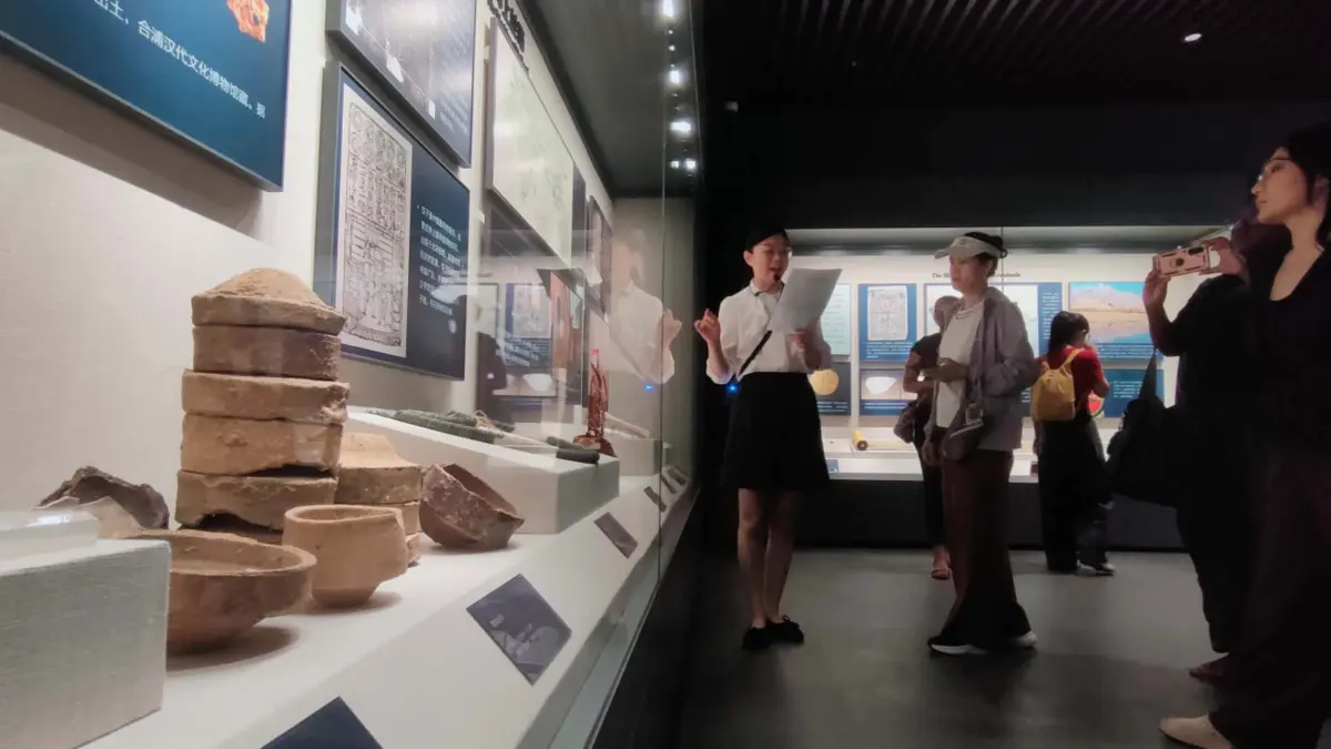 Sejumlah artefak sejarah yang dipamerkan Museum of Foreign Economic and Trade Relations di lingkungan University of International Business and Economics (UIBE), Beijing, Tiongkok. (Foto Eka Prasetya)&nbsp;