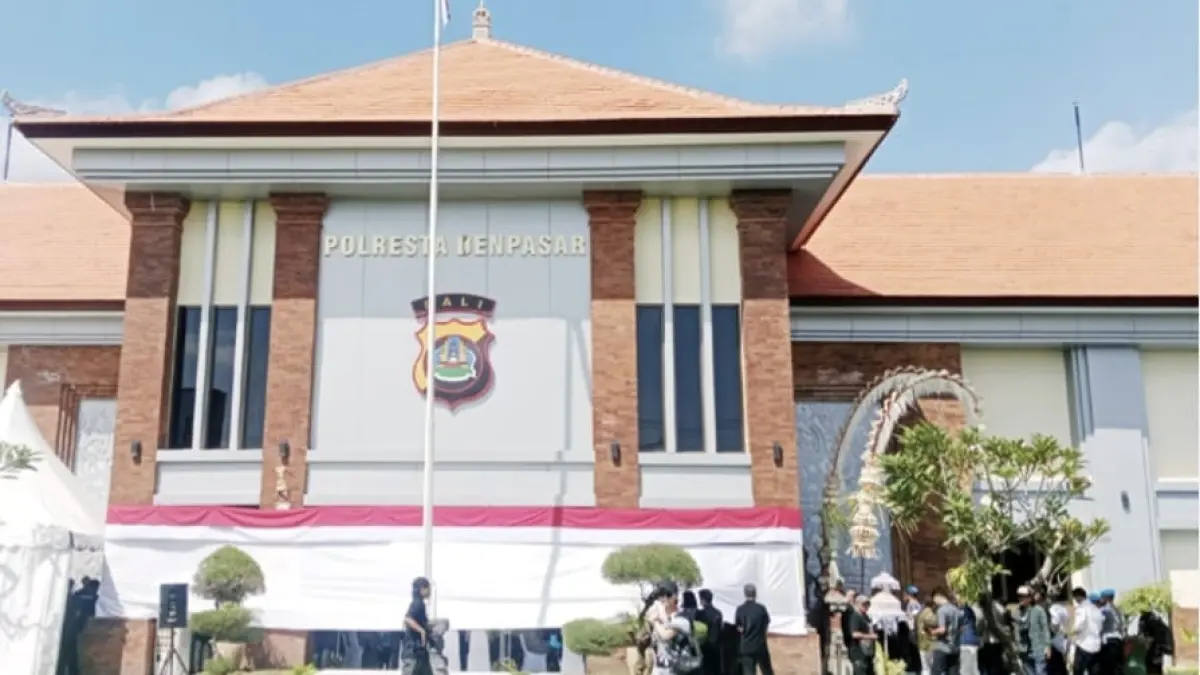 Suasana di lingkungan Polresta Denpasar saat tim penyidik KPK melakukan pemeriksaan lanjutan terkait kasus dugaan korupsi pengurusan izin tinggal warga negara asing. (Istimewa) 