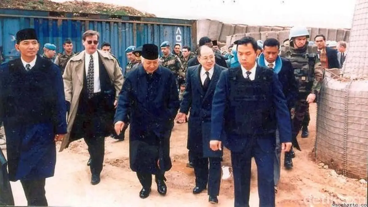 Presiden Soeharto saat berkunjung ke Sarajevo dengan keberanian yang luar biasa: ia tidak mengenakan rompi antipeluru selama berada di sana. (Istimewa) 