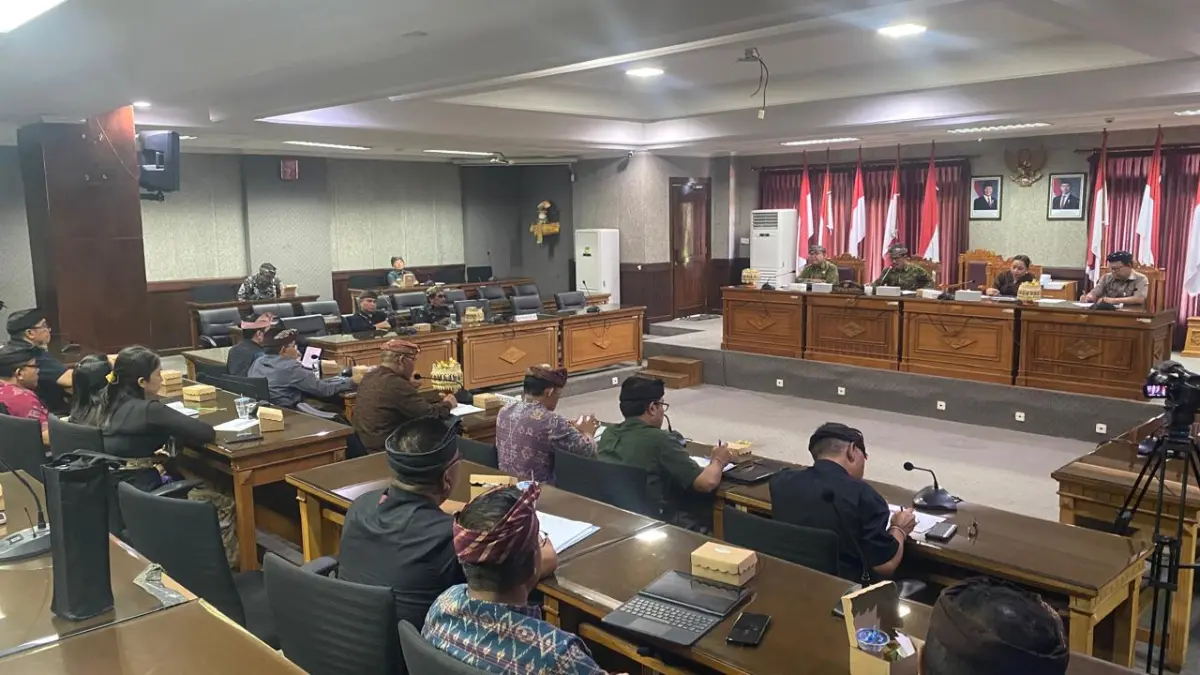Suasana rapat kerja Pansus III DPRD Karangasem bersama sejumlah OPD membahas perizinan dan tata ruang wilayah, Kamis (2/7) kemarin. (Foto Zulfika Rahman) 