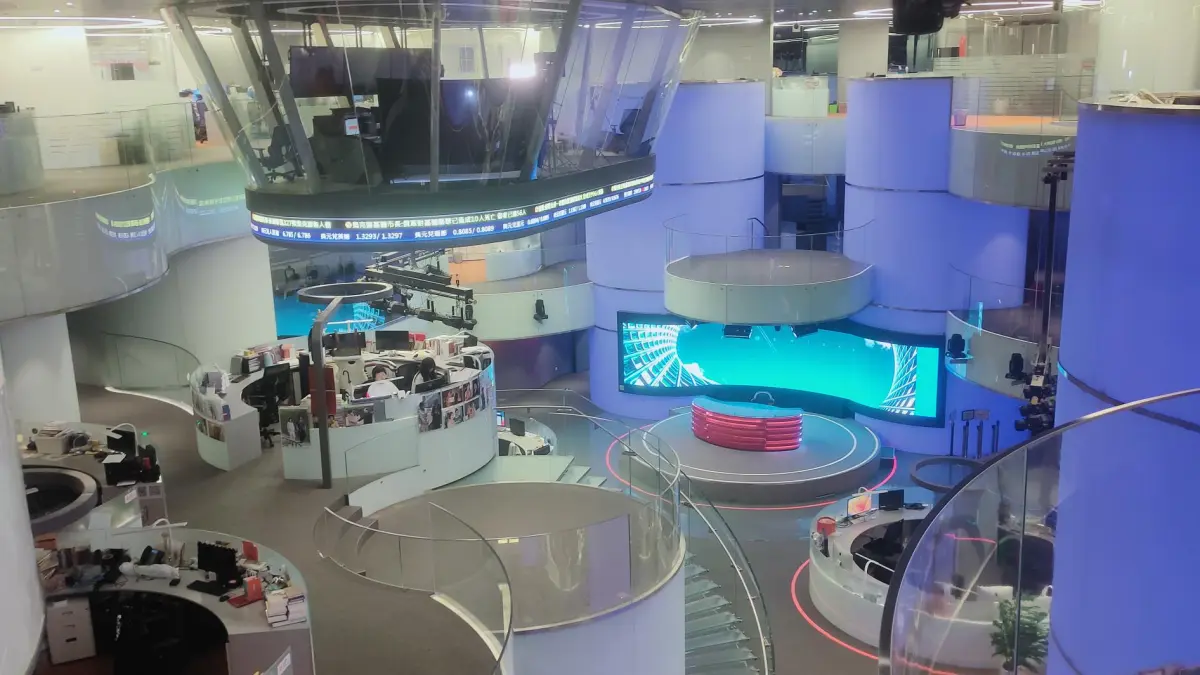 Suasana di ruang redaksi Phoenix TV di Phoenix International Media Center, yang terletak di Distrik Chaoyang, Beijing.(Foto Eka Prasetya)&nbsp;
